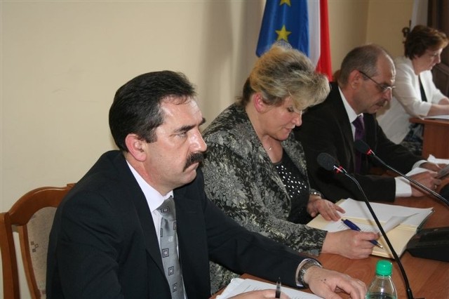 Radny D. Rafalik (z lewej) i radny A. Sadowski zmienili drogowe plany powiatu