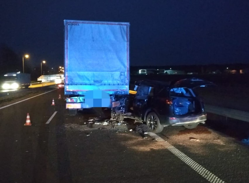 Łyski. Wypadek na drodze ekspresowej S8. Strażacy uwalniali uwięzioną osobę