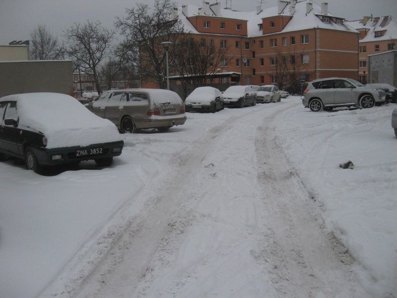 W ostatnich dniach zima ostro daje się we znaki kierowcom.