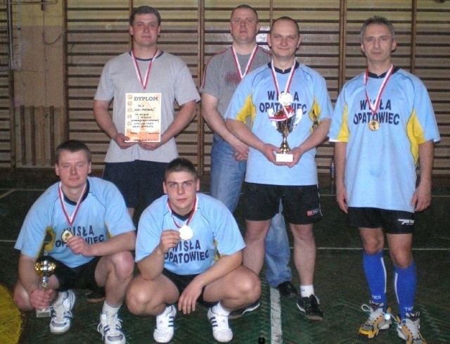 Drużyna Wisły po raz szesnasty z rzędu wygrała Turniej Piłki Siatkowej o Puchar Wójta Gminy Opatowiec.