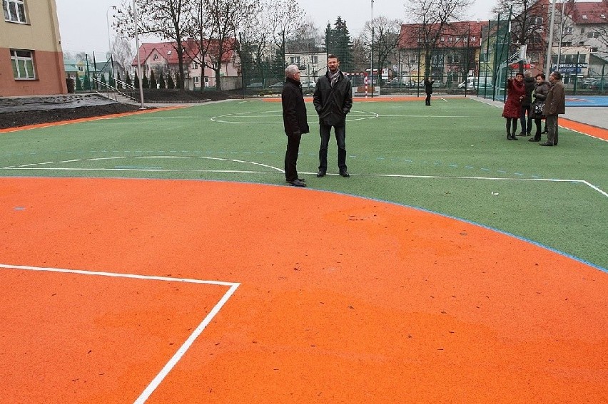 Szkoła w Kielcach z kompleksem nowych boisk 