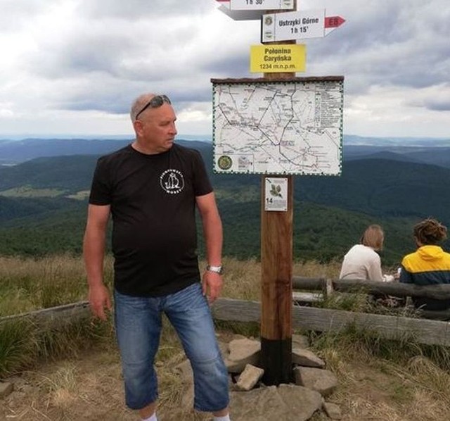 Burmistrz Robert Kowalczyk lubi wędrówki po górach. Na zdjęciu podczas jednej z wizyt w Bieszczadach
