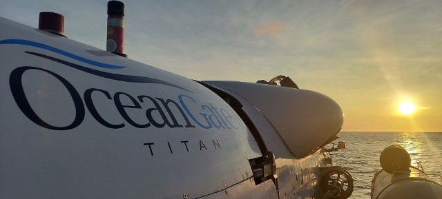 Witryna OceanGate poinformowała również, że podróżującym może towarzyszyć francuski nurek Paul-Henry Nargeolet, który zginął na pokładzie Titana.