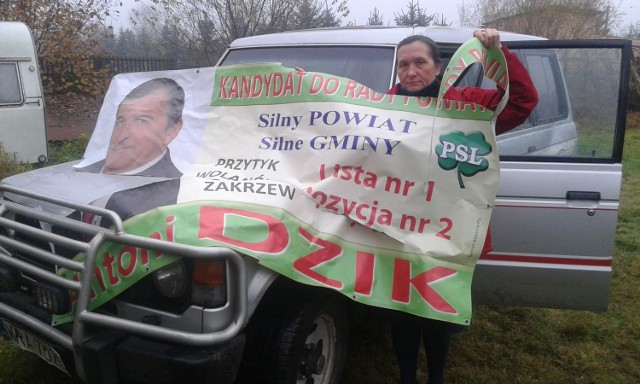 - Sprawcy pocięli baner nożami. Tak negatywnej kampanii wyborczej jeszcze nie było w gminie Wolanów - mówi Maria Dzik.