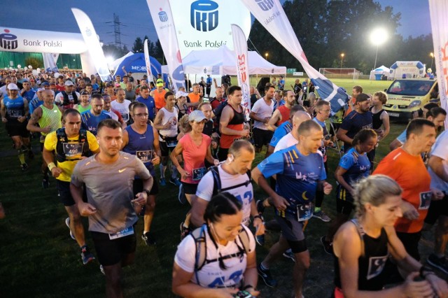 23.07.2022. Piekarski Półmaraton z Nocną zaDyszką i Marszem Nordic Walking.  Zobacz kolejne zdjęcia. Przesuwaj zdjęcia w prawo - naciśnij strzałkę lub przycisk NASTĘPNE