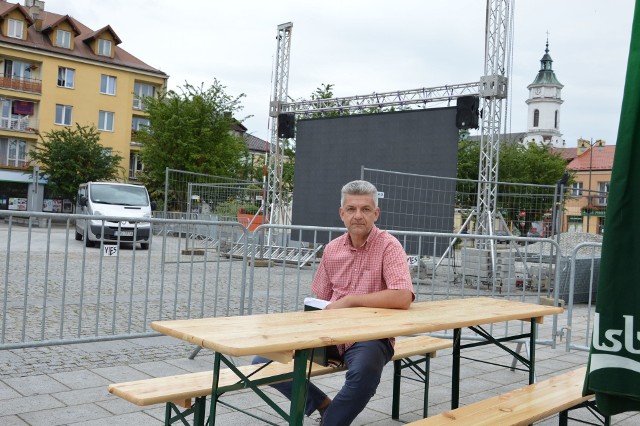 - Strefę Kibica inaugurujemy 14 czerwca o godzinie 17, ceremonią, a potem meczem otwarcia – mówi Marek Cichosz, dyrektor Miejskiego Centrum Kultury w Ostrowcu.