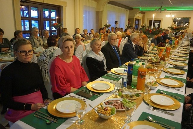 Ponad 200 osób na wigilii seniorów w Ożarowie. To było niezwykłe spotkanie. Więcej na kolejnych zdjęciach