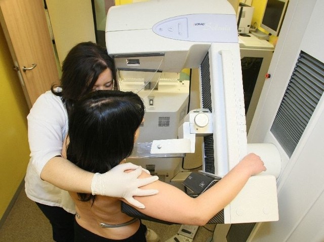 Podczas targów można na supernowoczesnym mammografie zbadać piersi.
