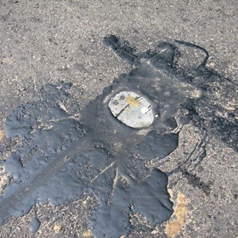 Czujniki pod asfaltem badające stan nawierzchni