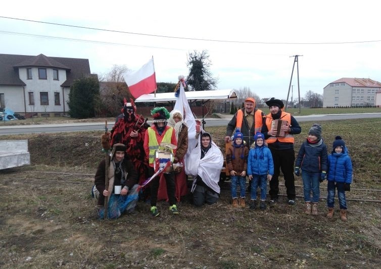 Chodzi koza po kujawskich drogach. Zaglądała do Topólki,Osięcin, Dobrego, Radziejowa. Była też w Boniewie, gdzie wsiadła do drezyny