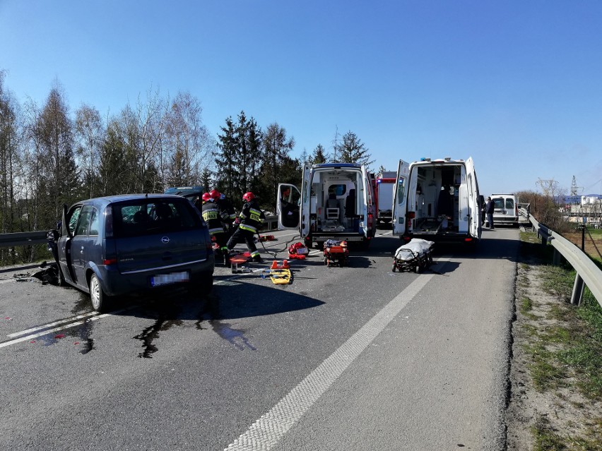 Opel, renault i volkswagen zderzyły się dziś po godz. 15 na...