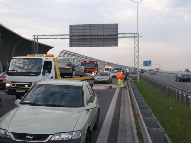 Wrocław: Wypadek na AOW. 6-letnie dziecko poszkodowane (ZDJĘCIA)