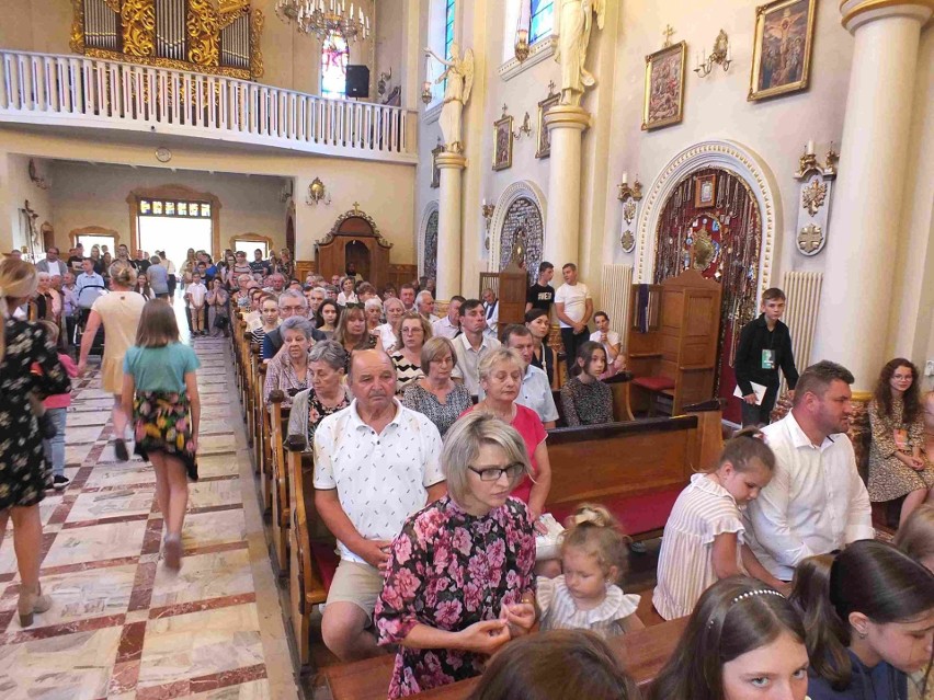 Mnóstwo osób odwiedziło Sanktuarium Bolesnej Królowej Polski w Kałkowie w niedzielę 4 lipca. Zobacz zdjęcia