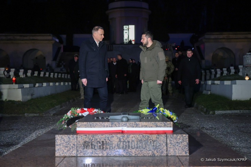 Prezydenci Polski i Ukrainy wspólnie odwiedzili Cmentarz...