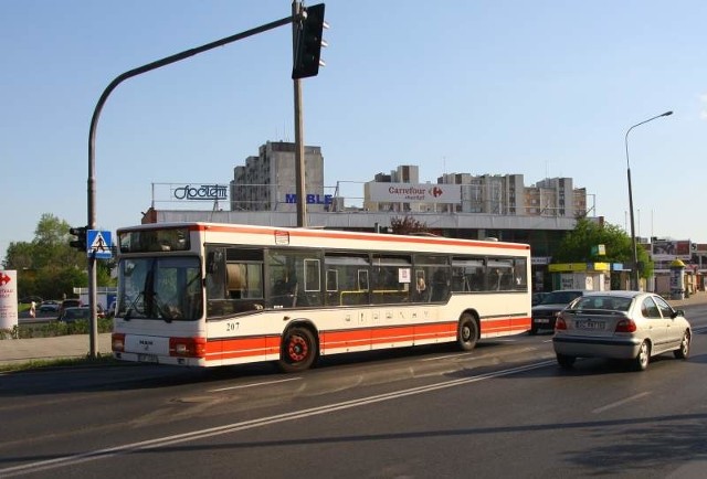 Śluza dla autobusów ma powstać na skrzyżowaniu Niemodlińskiej i Spychalskiego w Opolu.