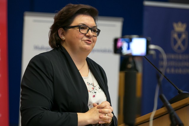 14.04.2016 krakow kongres seniora autydorium maximum uniwersytet jagiellonski elzbieta bojanowska wiceminister rodziny  pracy i polityki spolecznej fot. anna kaczmarz / dziennik polski / polska press