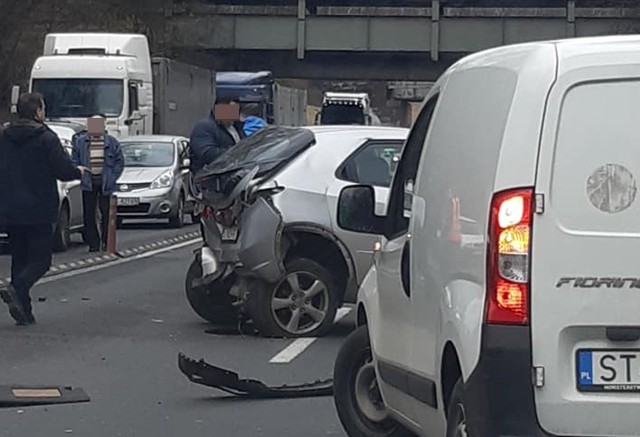 Do groźnego wypadku doszło w Zabrzu. Zderzyło się kilka samochodów