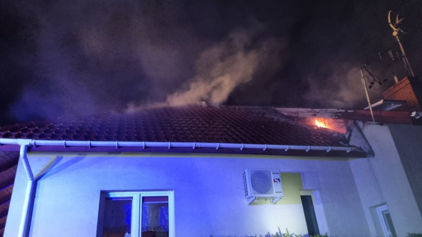 Pożar w Rudnej Wielkiej koło Rzeszowa. Ogień gasiło pięć zastępów straży pożarnej [ZDJĘCIA]