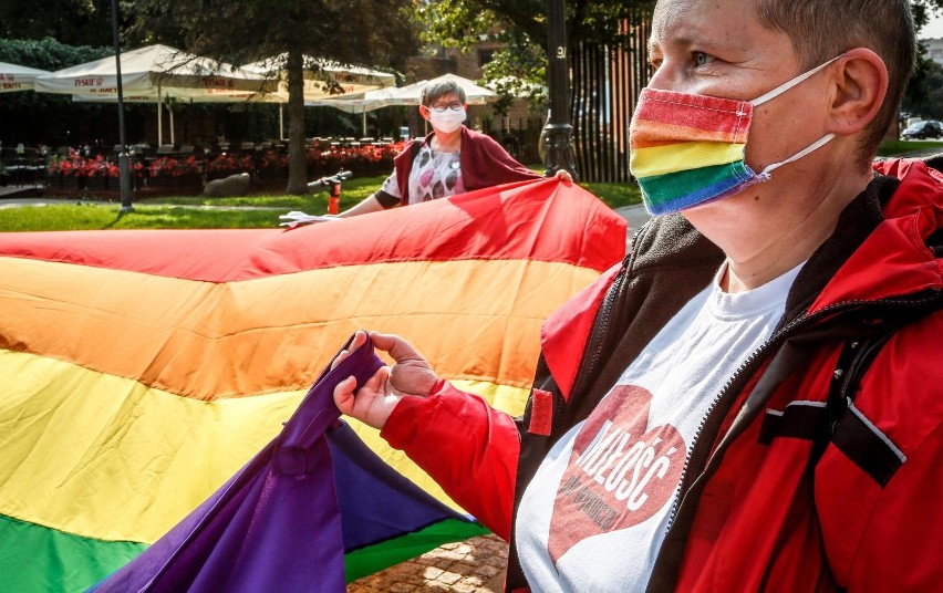 Bp Jezierski w sprawie „Stop LGBT”: Nie będziemy opowiadać się za projektem, ale też nie ma powodu, aby zakazywać zbiórki podpisów