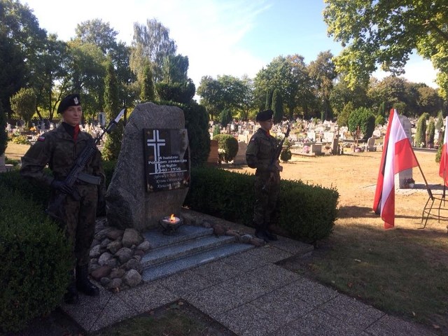 Uroczyste obchody rocznicy agresji sowieckiej na Polskę na krośnieńskim cmentarzu.