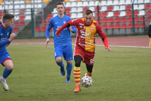 Chojniczanka wygrała w sparingu rozgrywanym na stadionie przy Mickiewicza z trzecioligową Unią Janikowo 3:2 (1:1). Bramki dla Chojniczanki zdobyli: Oskar Paprzycki (13), Mateusz Żukowski (51) i Tomasz Mikołajczak (82). Z kolei dla Unii gole strzelili Tomasz Kowalczuk (3) i Mikołaj Gibas (77).CHOJNICZANKA (I połowa): Witan - Podgórski, Michalski, Klabník, Wachowiak - Rajch, Spychała, Paprzycki, Wolski, Jagiełło - Kuzimski. CHOJNICZANKA (II połowa): Janukiewicz - Mudra, Bartosiak,  Kasperowicz, Pietruszka - Drozdowicz, Žitko, Mikołajczak, Żukowski, Trojanowski - Surdykowski.UNIA: Fabiszewski - Hartwich, Losik, Gibas, Poczwardowski - Kowalczuk, Ławniczak, Radomski - Kędziora, Żylski, Rumiński oraz Czajkowski, Zatorski, Konieczny, Mysiak, Szczutkowski, Garstka, Hulisz, Jabłkowski.