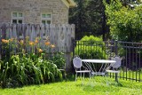 Sezon wiosenno-letni – jak zadbać o meble ogrodowe?