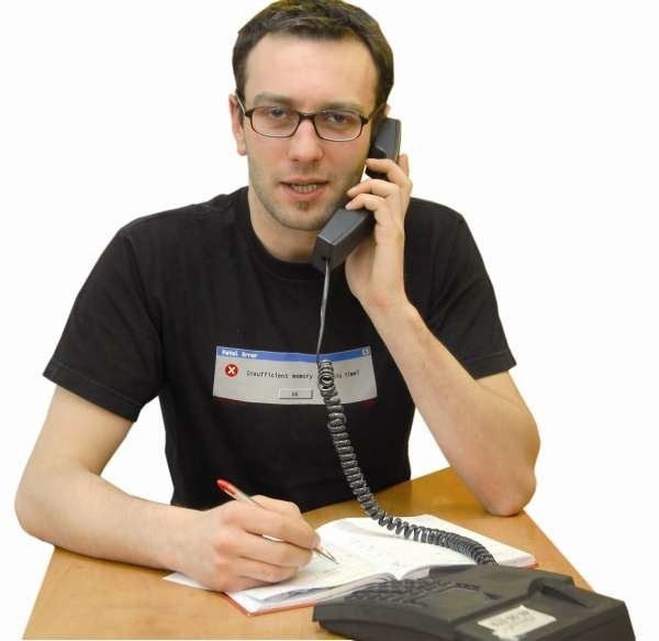 Mariusz Jarzombek z nto jako dziennikarz "Belgium News".