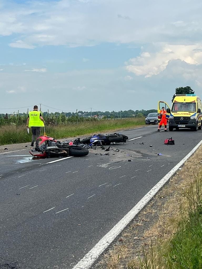 [AKTUALIZACJA] Śmiertelny wypadek w Kurowie. Nie żyje dwoje motocyklistów. Droga została odblokowana