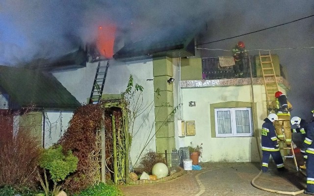 Do pożaru domu doszło w sobotni wieczór w mi w miejscowości Grabki Duże w powiecie staszowskim.