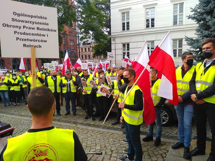 Rolnicy zamierzają protestować na drogach oraz przed...