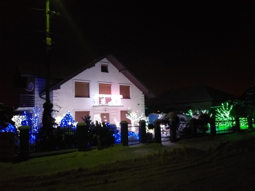 Zdjęcia rozświetlonego domu z Dębicy otrzymaliśmy od jego...
