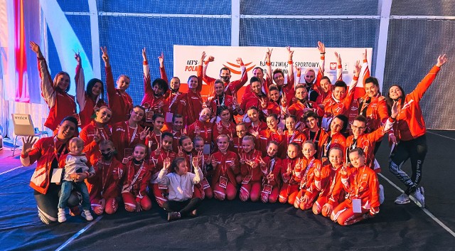 Zespół akrobatyczno-taneczny Flimero Cheerleaders wywalczył sześć medali na Mistrzostwach Polski