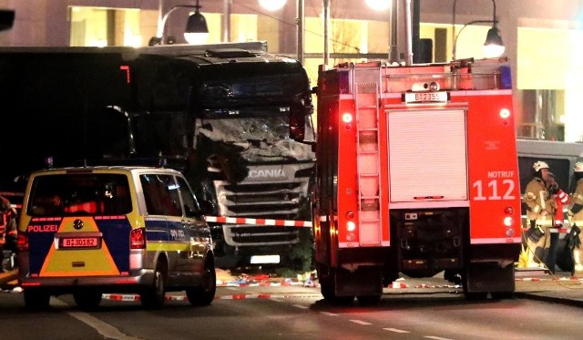 Firma transportowa spod Gryfina, która straciła ciągnik i naczepę po ataku terrorystycznym w Berlinie, narzeka na kiepską współpracę z niemieckimi organami ściągania.   
