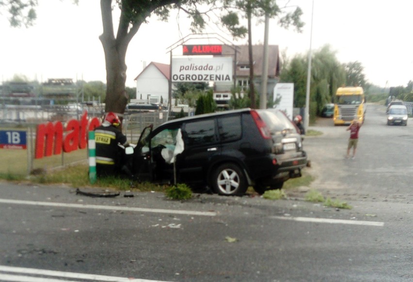 Wypadek trzech aut w Radwanicach. Droga zablokowana     