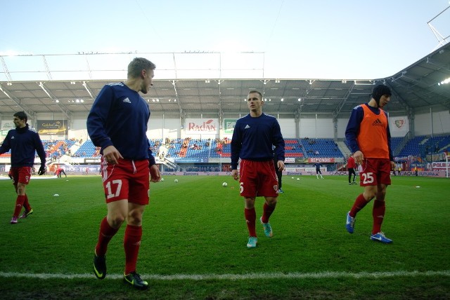 Mariusz Zganiacz (w środku) za wiele w ostatnim czasie nie pograł