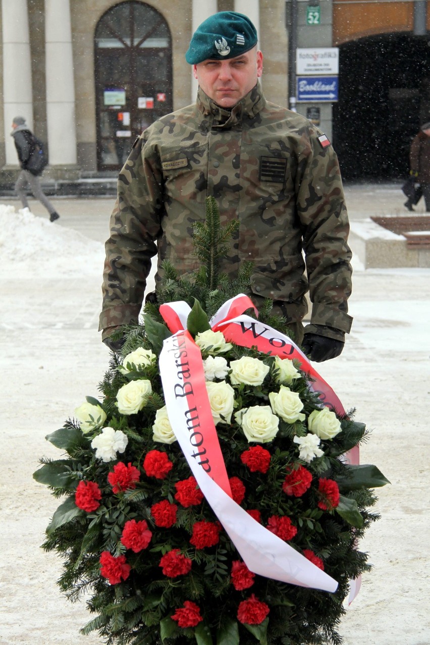 Obchody 250. rocznicy konfederacji barskiej na pl. Litewskim. Złożono kwiaty pod Pomnikiem Nieznanego Żołnierza (ZDJĘCIA)