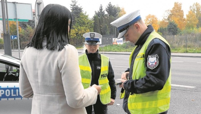 Policjanci z koszalińskiej komendy prowadzili akcję przez cały dzień, by uczulić pieszych na dbałość o bezpieczeństwo.