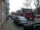 Pożar w kamienicy przy ulicy Targowej [zdjęcia]. Utrudnienia w ruchu!  