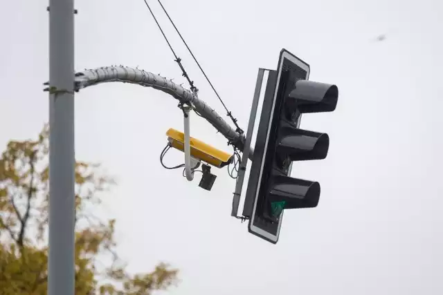 System RedLight zamontowano jesienią ubiegłego roku na skrzyżowaniu Wiejska-Garncarska-Gdańska. Kamery od razu przyciągnęły uwagę słupskich kierowców. Z czasem posypały się mandaty.