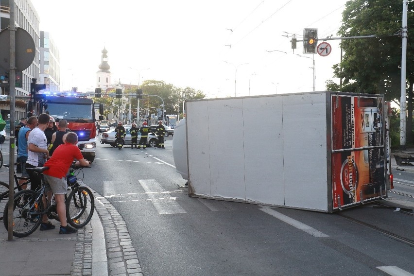 Wypadek na skrzyżowaniu Traugutta i Pułaskiego [ZDJĘCIA]