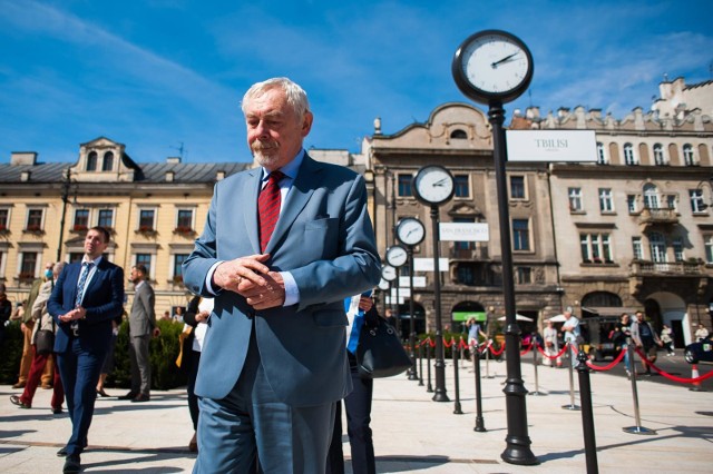 Prezydent Jacek Majchrowski opuścił już szpital. Trafił tam z powodu koronawirusa