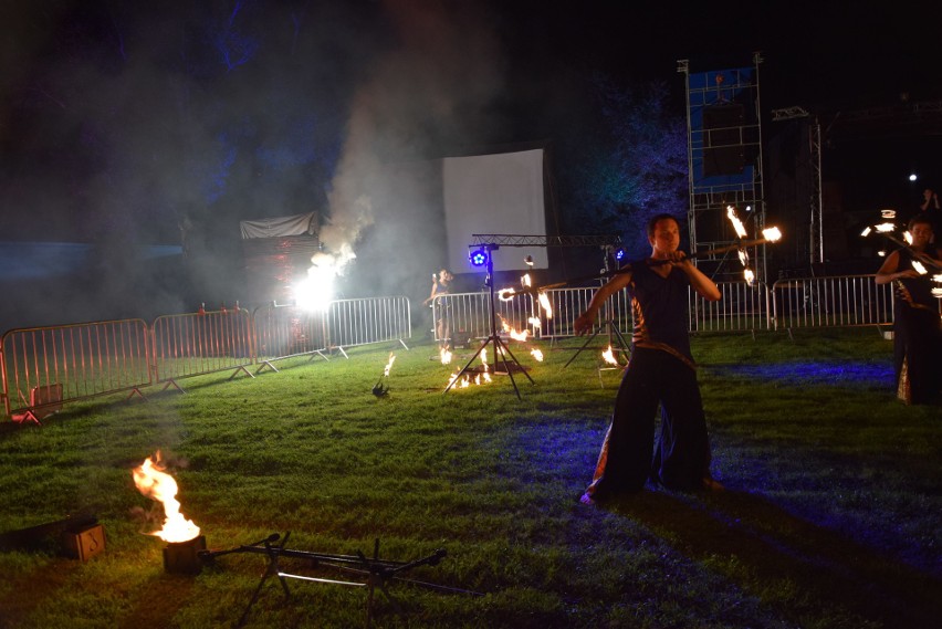 Festiwal Światła w Gorlicach: był teatr ognia, fajerwerki, jakich miasto nie widziało i genialny pokaz laserów. Do tego energetyczna muzyka