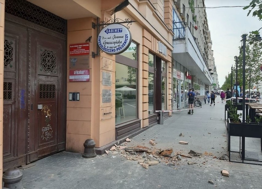 Niebezpieczne miejsce ogrodzili taśmą strażacy. Zostanie ono...