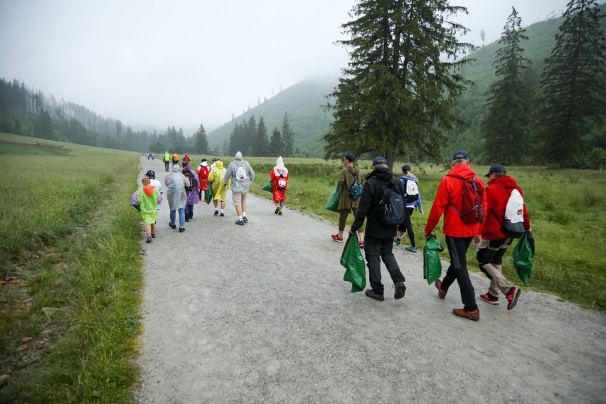 Akcja Czyste Tatry 2022. Trzy tysiące wolontariuszy zniosło z gór 352 kilogramy śmieci