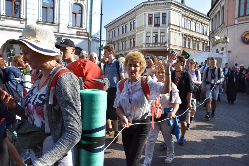 37. Piesza Pielgrzymka Tarnowska na Jasną Górę już w drodze [DUŻO ZDJĘĆ]