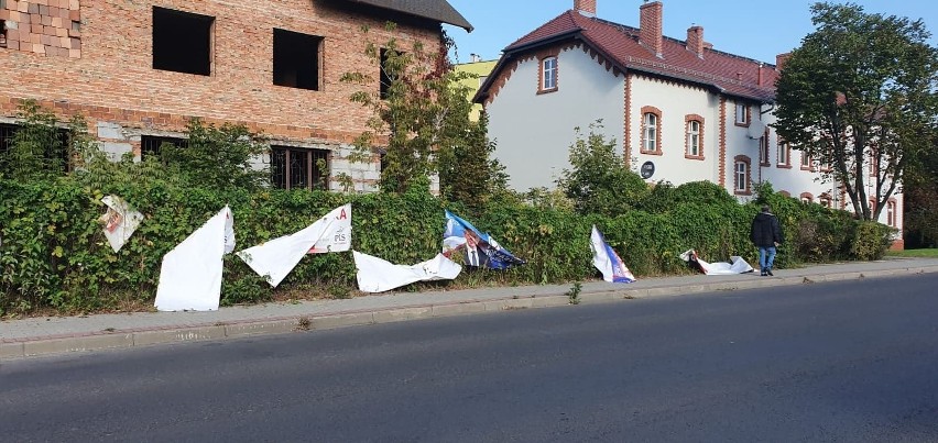 Brutalna wojna plakatowa na ulicach Kędzierzyna-Koźla. Nocami niszczone są banery kandydatów do parlamentu