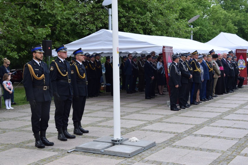 GORZÓW WLKP. Strażacy mieli swoje święto. Dostawali medale, odznaczenia, dyplomy i awanse