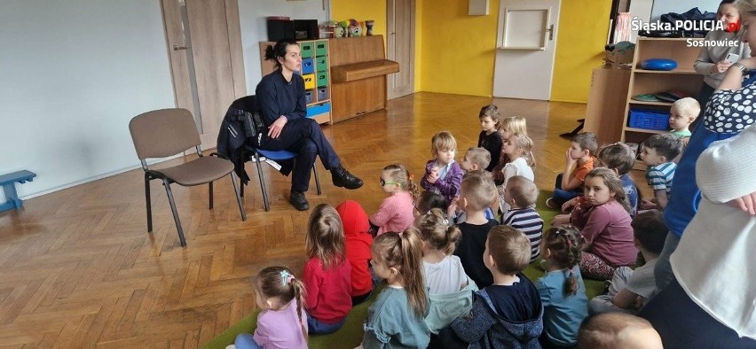 Spotkanie policjantów z dziećmi w Sosnowcu. Mundurowi...