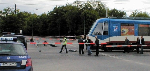 Szynobus zatrzymał się dwa metry za ciałem denata