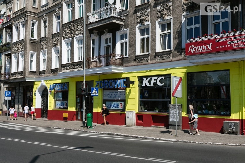 Pstrokata elewacja na placu Kościuszki w Szczecinie. Internauci zbulwersowani. Jak tłumaczy się KFC?